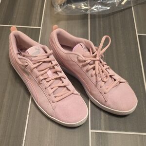 Puma Women's Soft Leather Pink Sneakers 41 US10